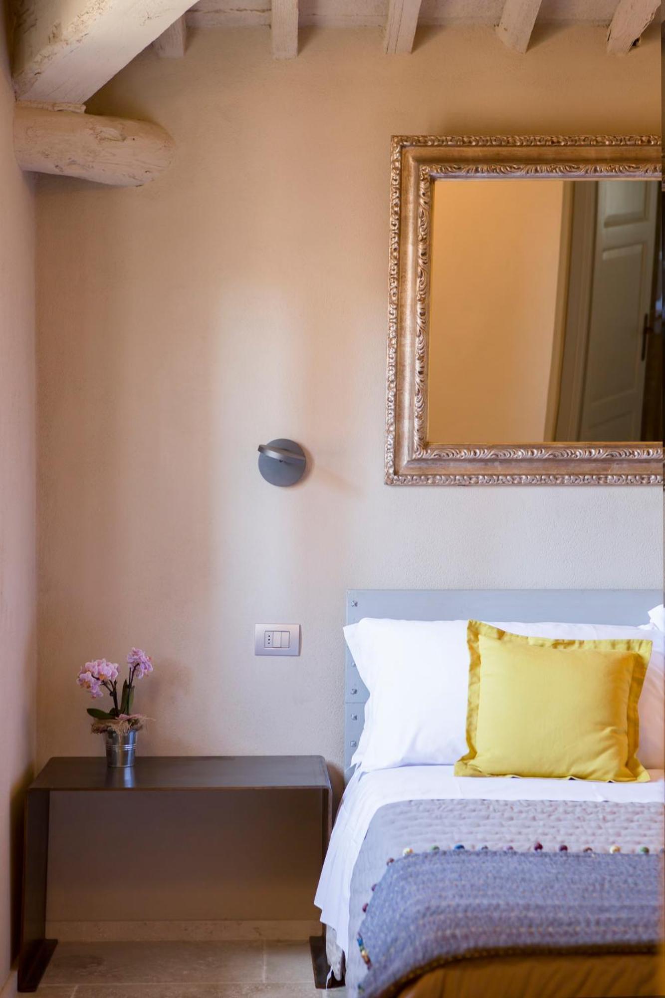 Camere Di Via Montebello กัสตาลเญโต การ์ดุชชี ภายนอก รูปภาพ